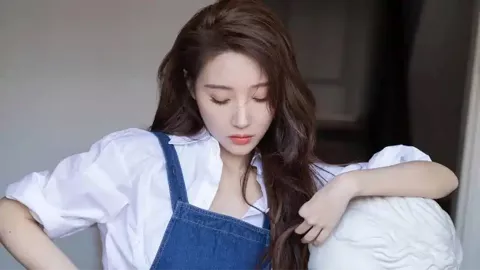 女孩怀疑英语是中国人发明的